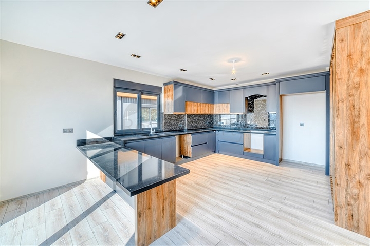 Вилла с видом на море в центральном районе Алании