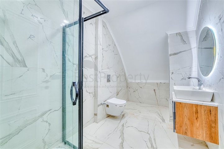 Вилла с видом на море в центральном районе Алании