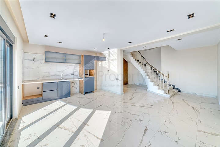 Вилла с видом на море в центральном районе Алании