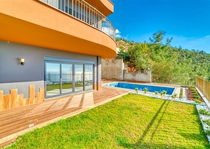 Вилла с видом на море в центральном районе Алании