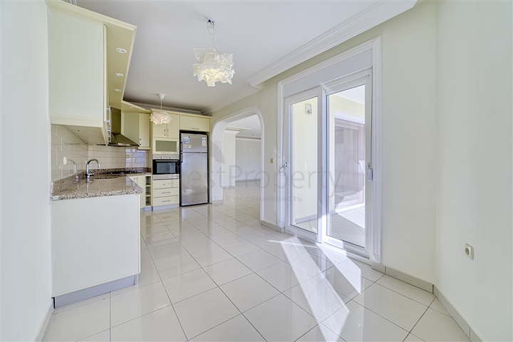 Двухуровневый пентхаус 4+1 в Махмутларе