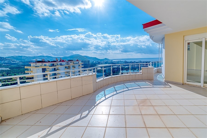 Двухуровневый пентхаус 4+1 в Махмутларе