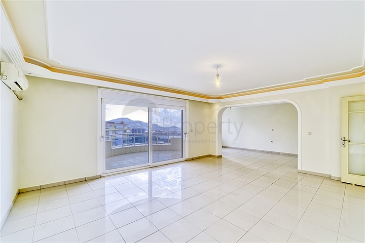 Двухуровневый пентхаус 4+1 в Махмутларе