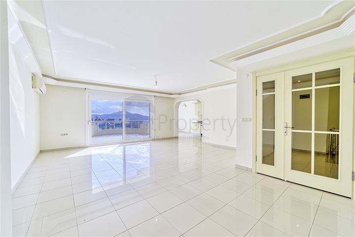 Двухуровневый пентхаус 4+1 в Махмутларе