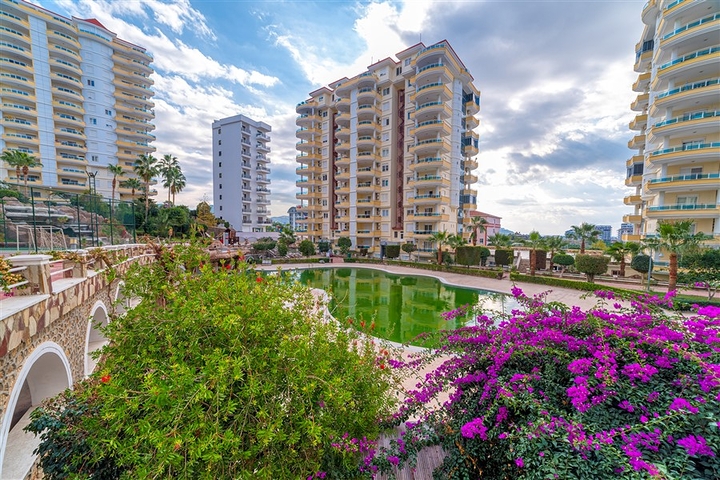 Двухуровневый пентхаус 4+1 в Махмутларе