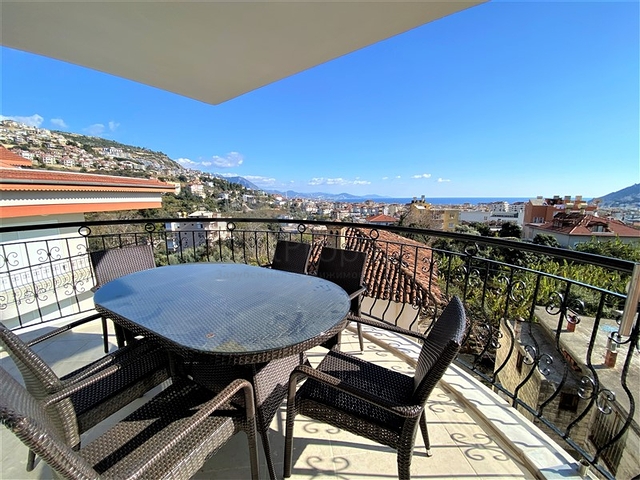 Пентхаус 4+1 в центре Алании