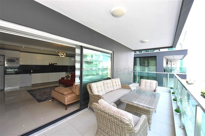 Апартаменты 2+1 в респектабельном комплексе в 50 метрах от пляжа района Каргыджак 