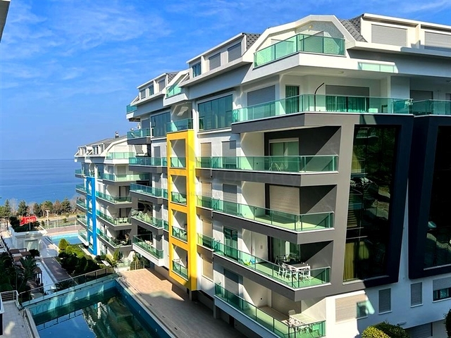 Апартаменты 2+1 в респектабельном комплексе в 50 метрах от пляжа района Каргыджак 