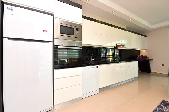 Апартаменты 2+1 в респектабельном комплексе в 50 метрах от пляжа района Каргыджак 