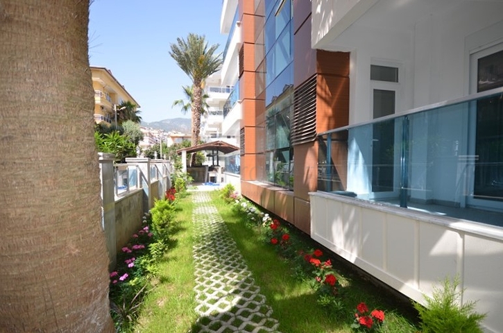 Меблированные апартаменты планировкой 1+1 на пляже Клеопатра