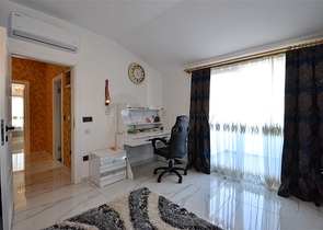 Пентхаус 3+1 в жилом комплексе с инфраструктурой в районе Каргыджак