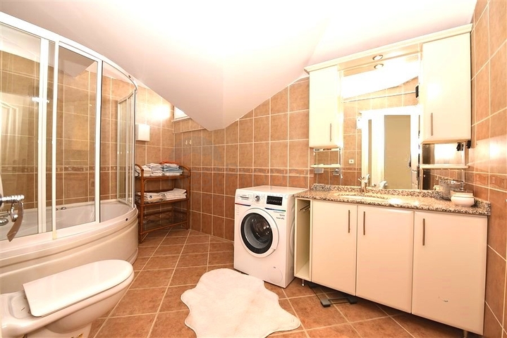 Трехкомнатный меблированный пентхаус в районе Оба