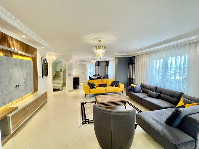 Просторный пентхаус 3+1 в районе Авсаллар