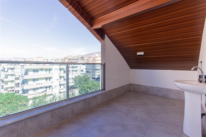 Просторный пентхаус на берегу Средиземного моря