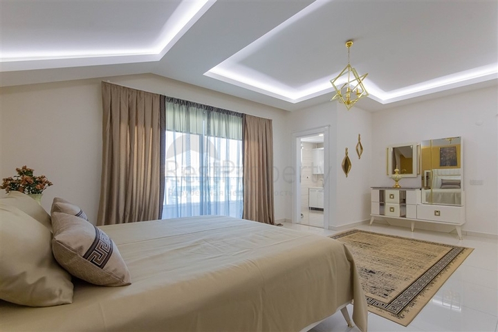 Просторный пентхаус на берегу Средиземного моря