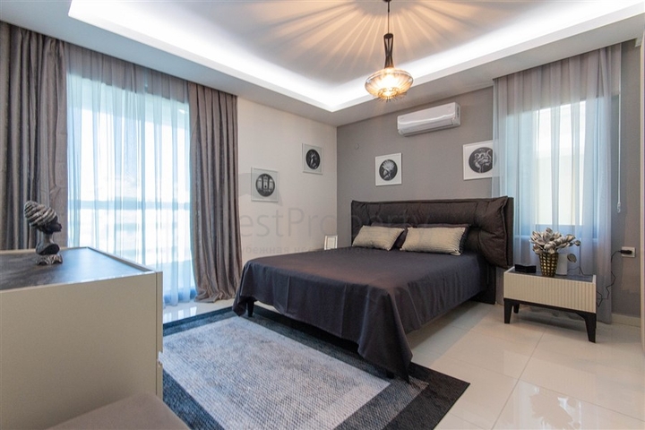 Просторный пентхаус на берегу Средиземного моря