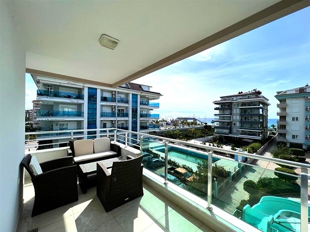 Квартира 2+1 в 50 м до моря в районе Кестель 