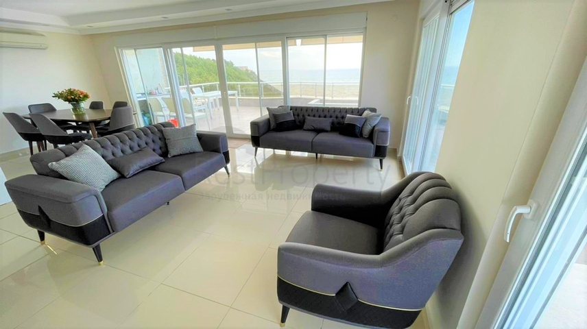 Пентхаус 4+1 с видом на море в районе Конаклы