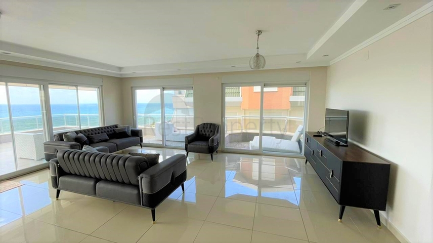 Пентхаус 4+1 с видом на море в районе Конаклы