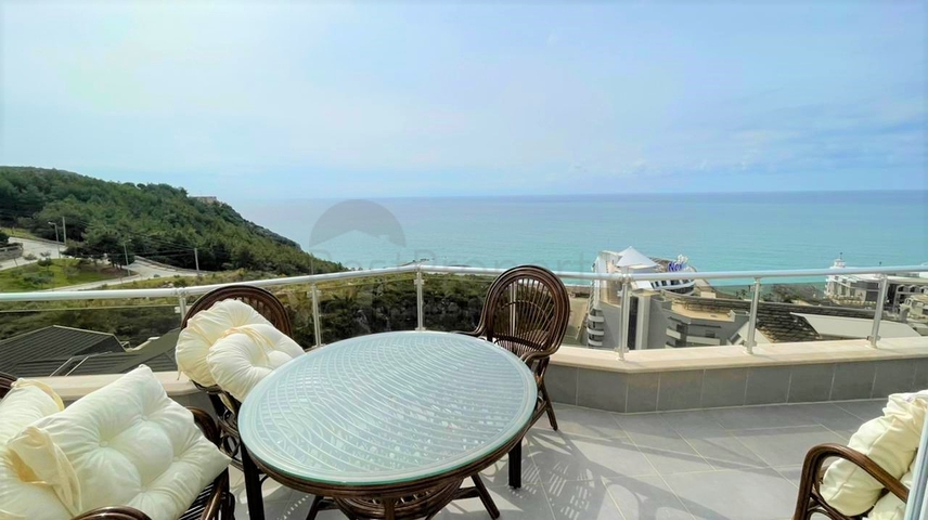 Пентхаус 4+1 с видом на море в районе Конаклы
