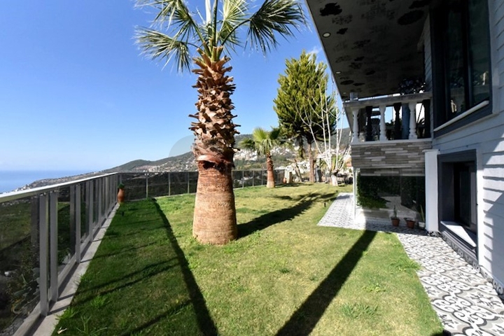 Вилла планировкой 3+1 в центре Алании