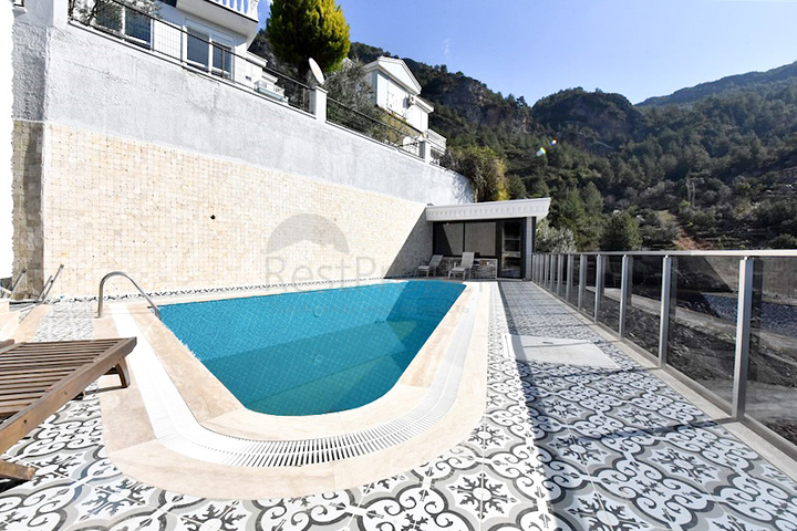 Вилла планировкой 3+1 в центре Алании