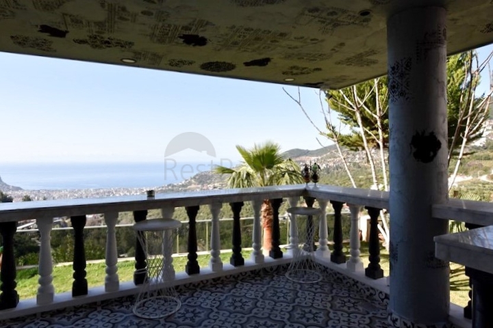 Вилла планировкой 3+1 в центре Алании