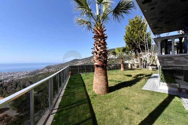 Вилла планировкой 3+1 в центре Алании