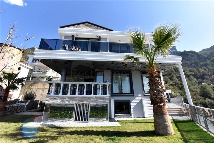 Вилла планировкой 3+1 в центре Алании