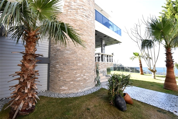 Вилла планировкой 3+1 в центре Алании