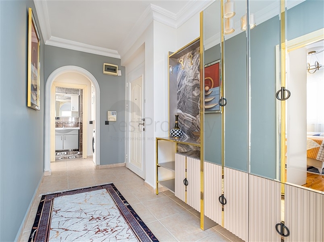 Трехкомнатная квартира в Оба возле моря