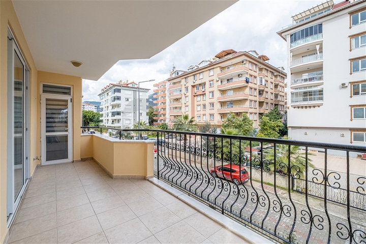 Трехкомнатная квартира в Оба возле моря