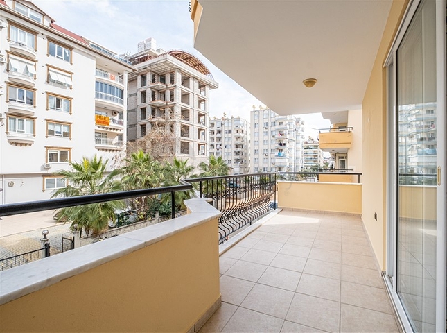 Трехкомнатная квартира в Оба возле моря