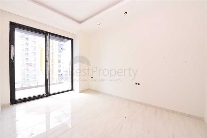 Квартира 1+1 на первой береговой линии в Махмутларе