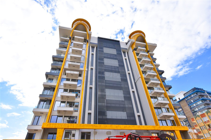 Квартира 1+1 на первой береговой линии в Махмутларе