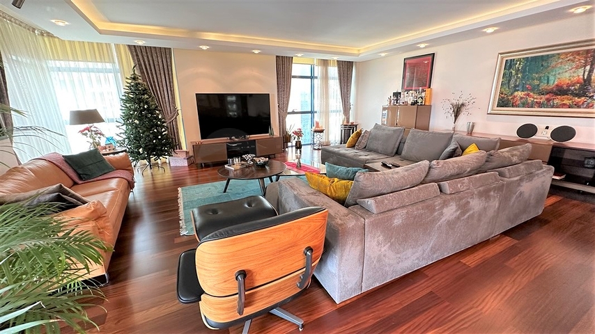 Просторная квартира с дизайнерским ремонтом