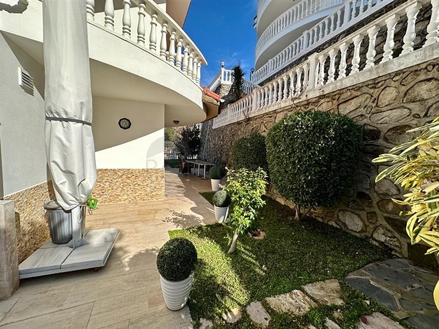 Вилла в районе Каргыджак с видом на море