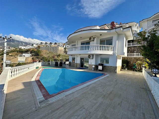 Вилла в районе Каргыджак с видом на море