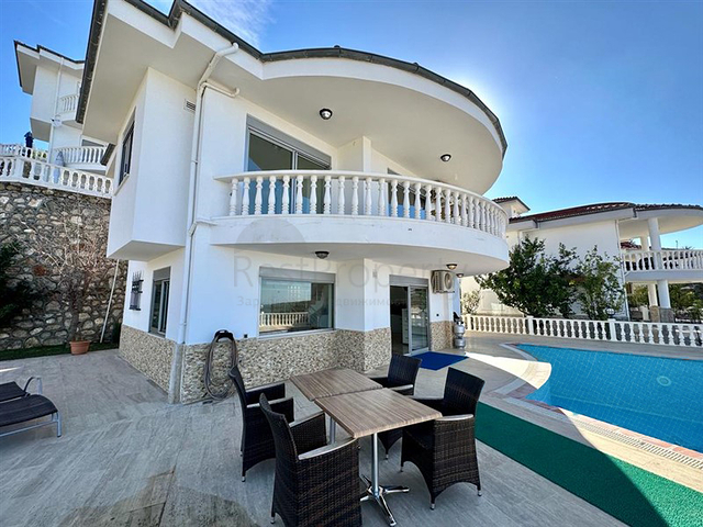 Вилла в районе Каргыджак с видом на море