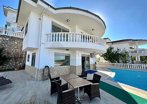 Вилла в районе Каргыджак с видом на море