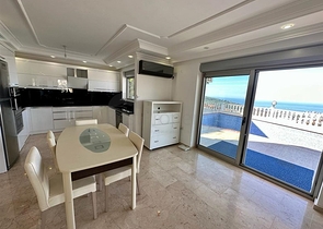 Вилла в районе Каргыджак с видом на море