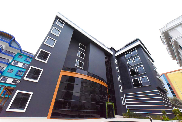 Трехкомнатная квартира на берегу моря