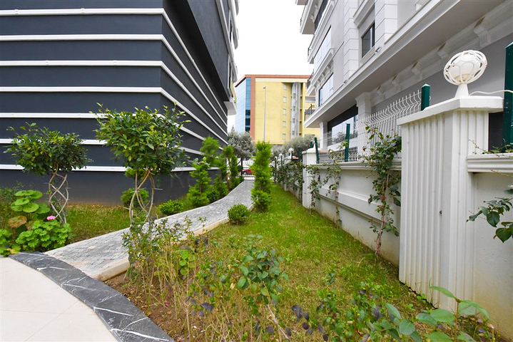 Трехкомнатная квартира на берегу моря