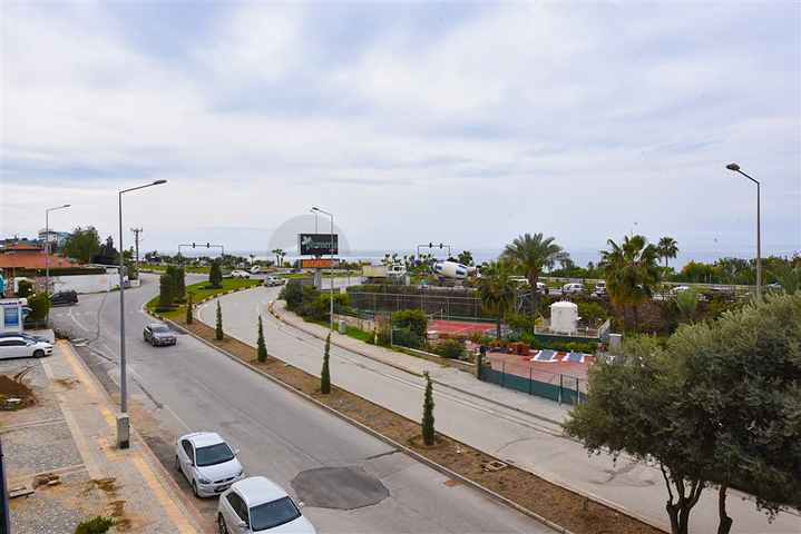 Трехкомнатная квартира на берегу моря