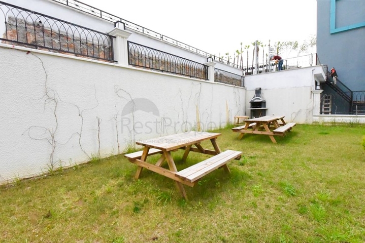 Трехкомнатная квартира на берегу моря