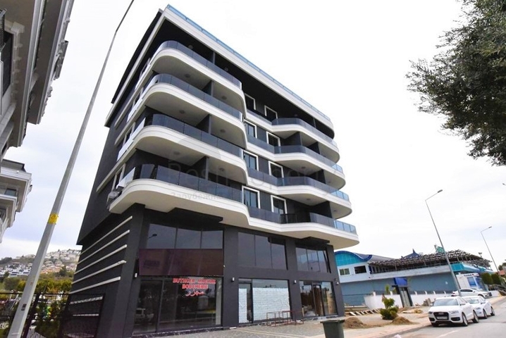 Трехкомнатная квартира на берегу моря