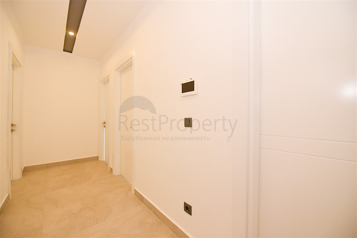 Трехкомнатная квартира на берегу моря