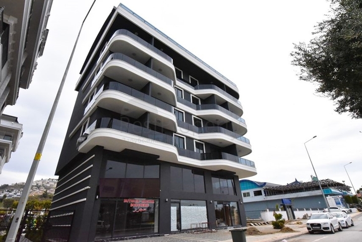 Трехкомнатная квартира на берегу моря