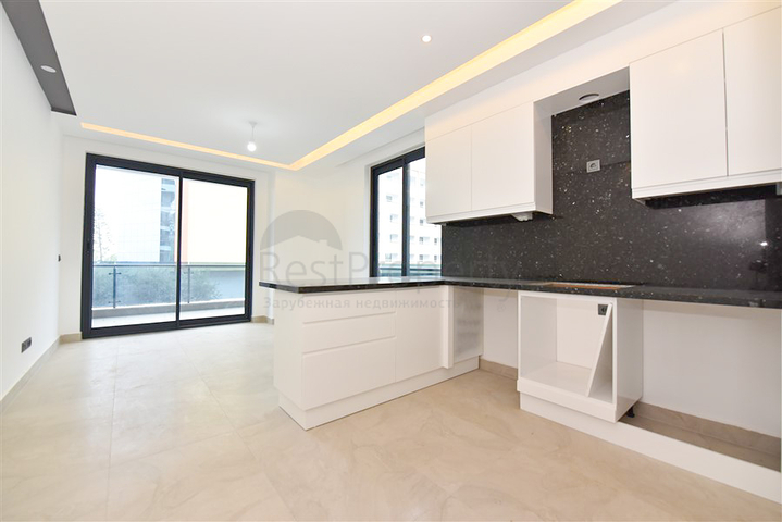 Трехкомнатная квартира на берегу моря