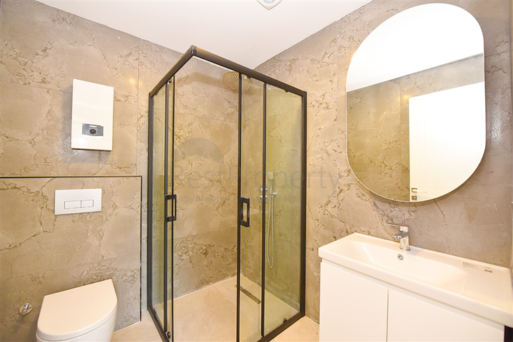 Трехкомнатная квартира на берегу моря